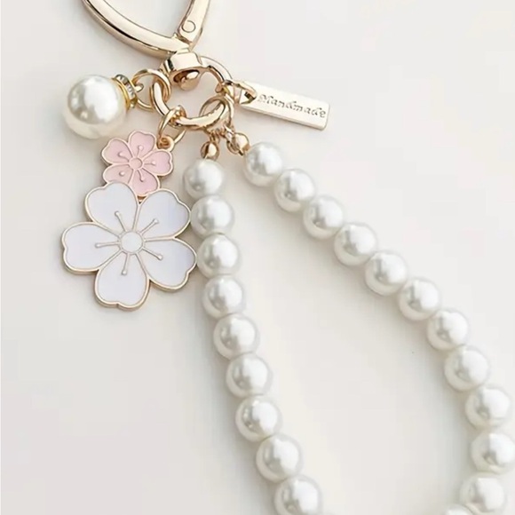 Floral and Faux Pearl Keychain Bag charm NWOT - Picture 3 of 4